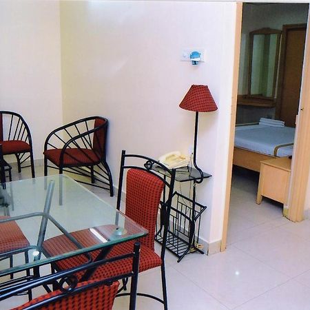 Hotel Padmini Residency Haiderabad Buitenkant foto