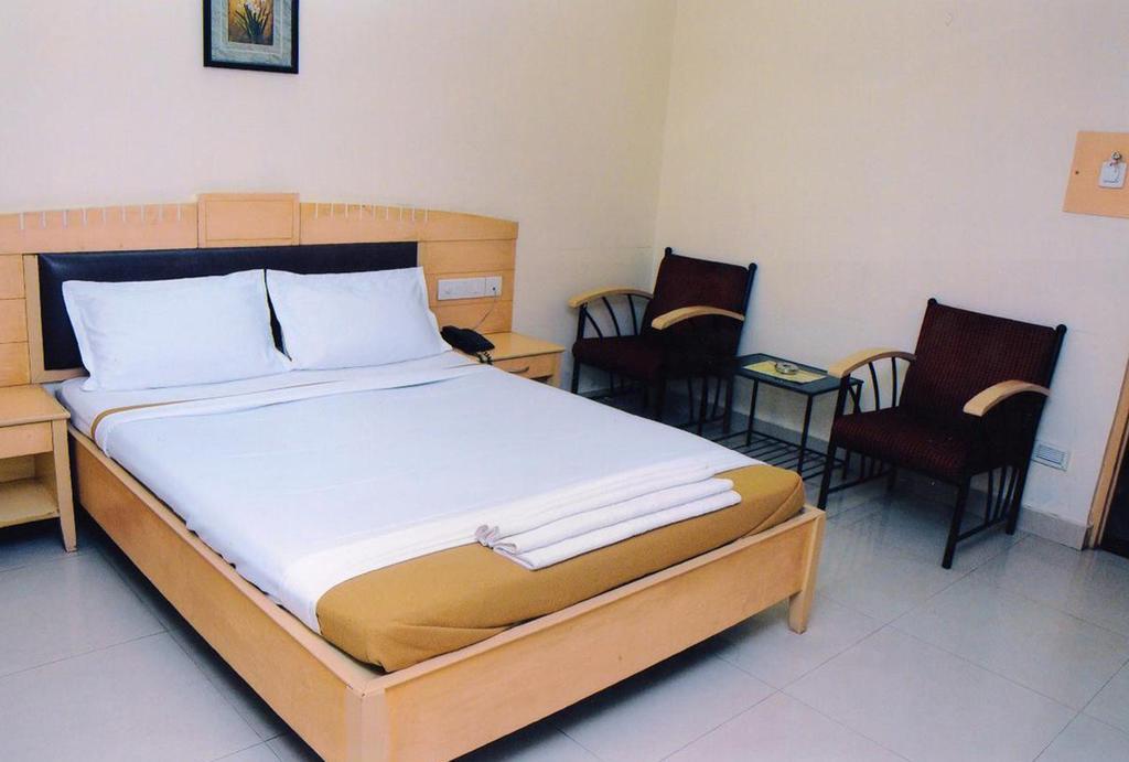 Hotel Padmini Residency Haiderabad Buitenkant foto